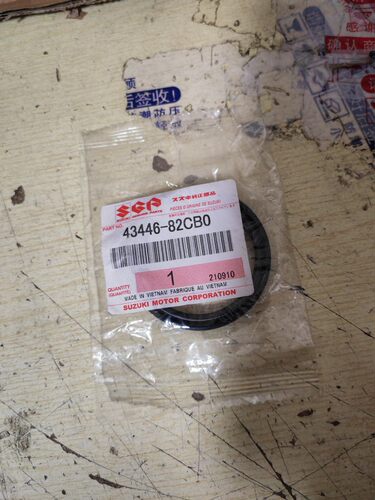 进口铃木吉姆尼1.3前轮轴承内置油封日本进口