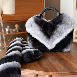 新款 高奢手提斜挎皮草包包 可爱仿龙猫色獭兔毛双面整皮包包女冬季