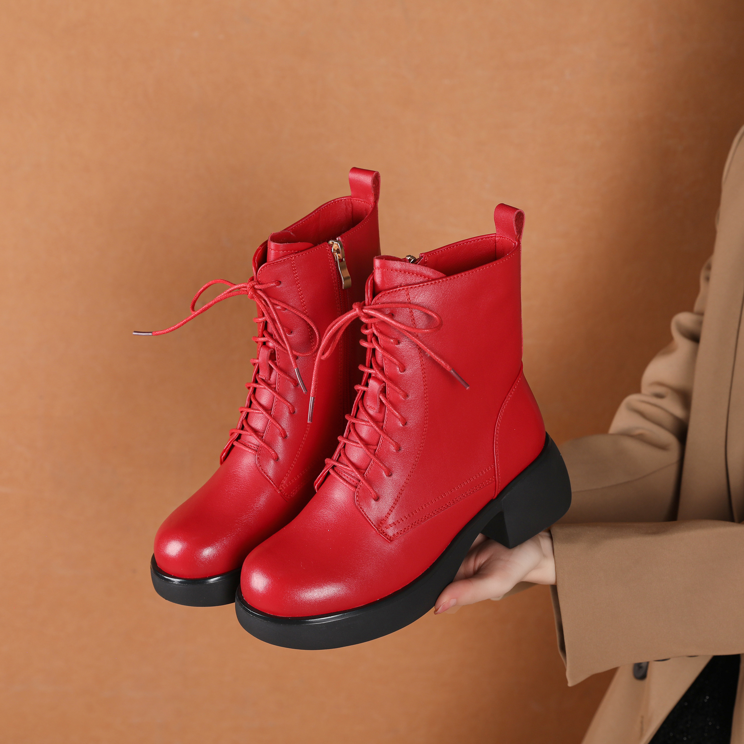 真皮马丁靴女鞋头层牛皮妈妈鞋子