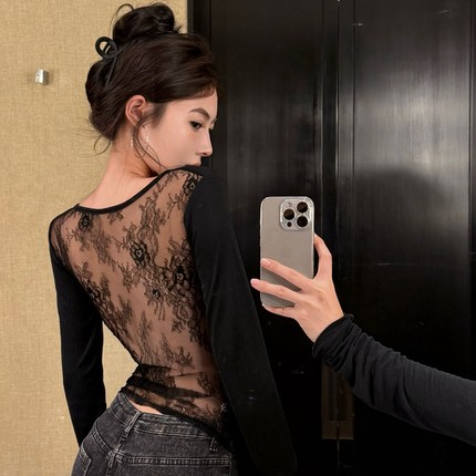韩系小众设计感V领后背拼接蕾丝长袖T恤女早秋修身显瘦漂亮上衣