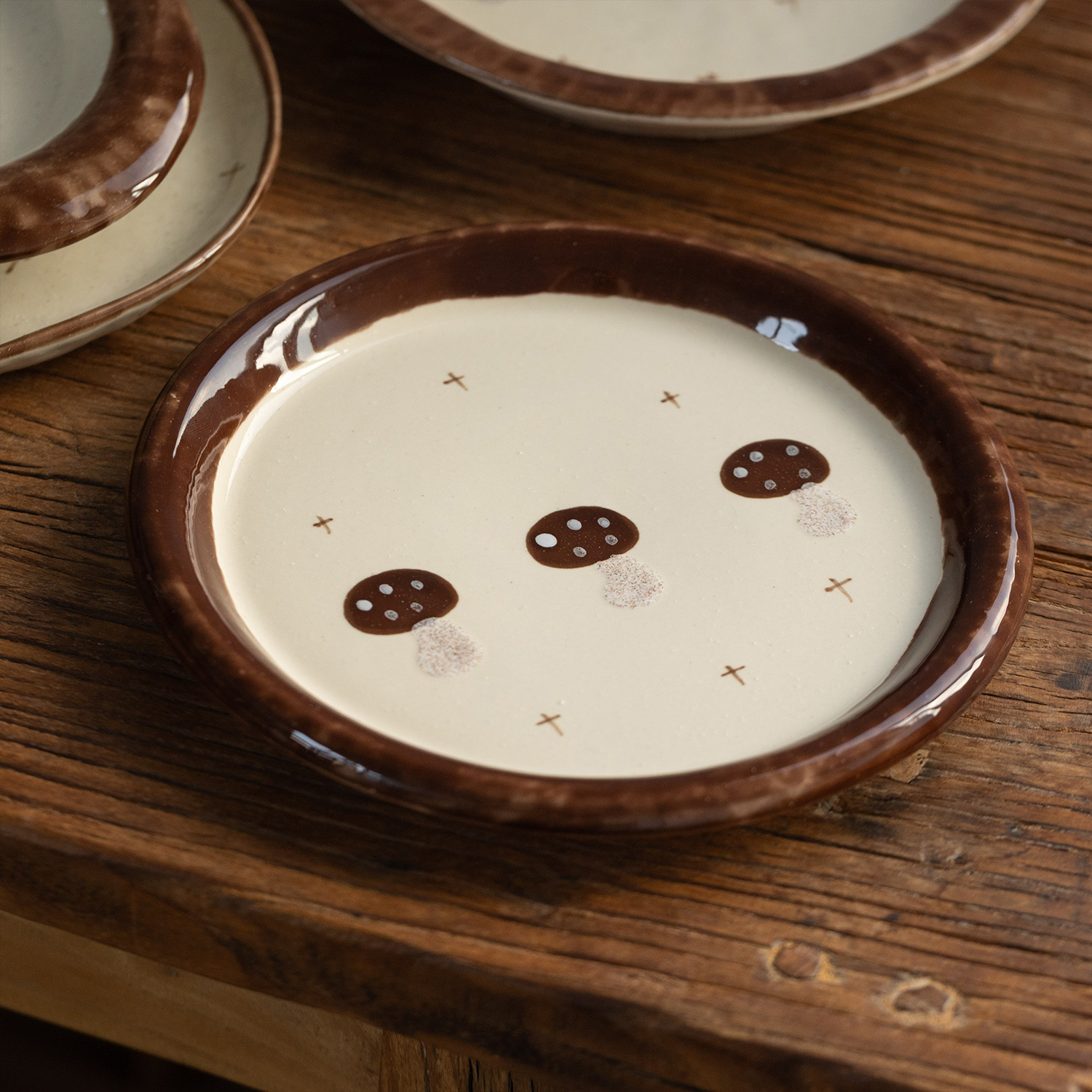 日式手绘可爱蘑菇平盘餐具家用早餐盘备菜盘椭圆形咖喱饭盘意面盘