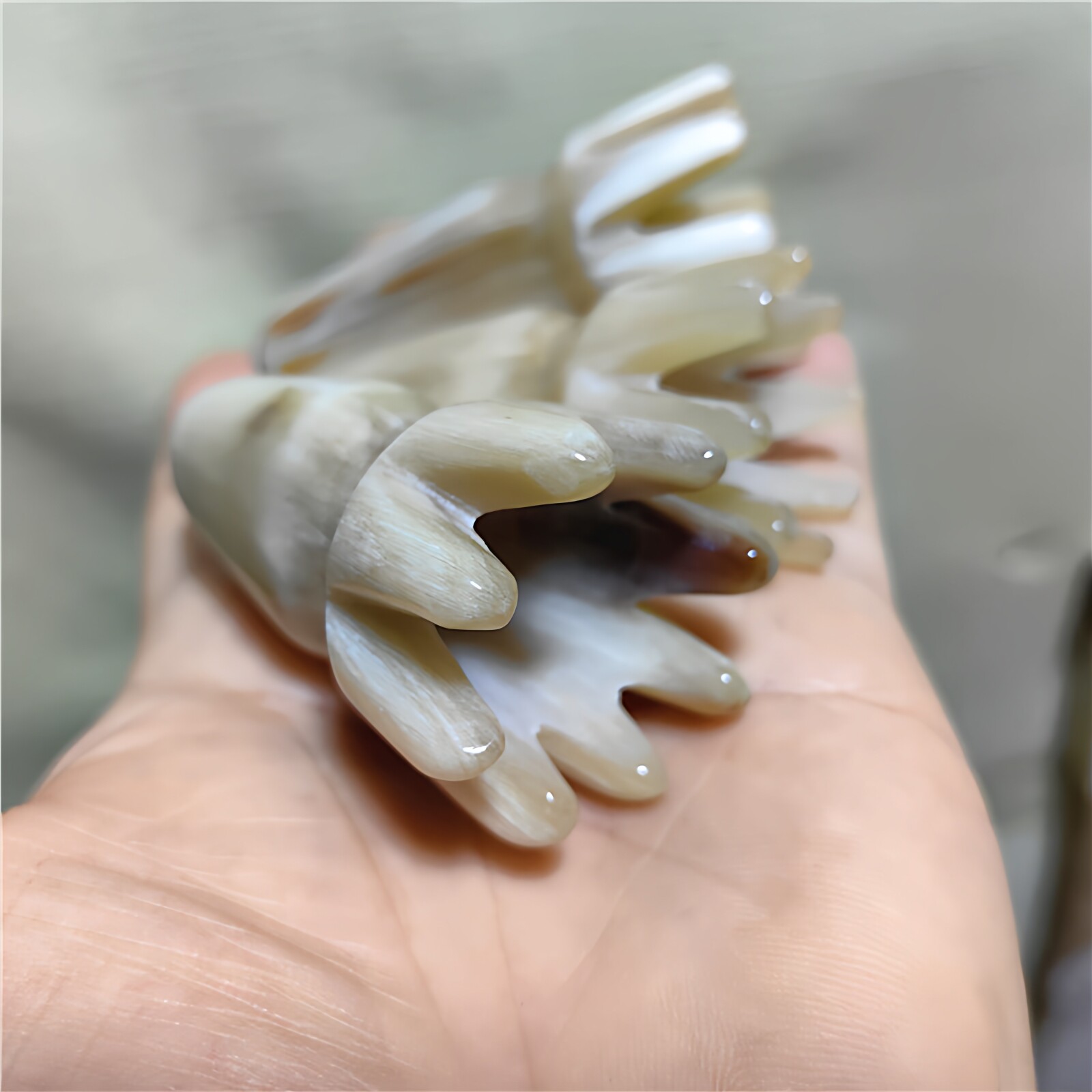 6-7厘米真牛角小章鱼黄花色随机颜色按摩梳半实心可顶穴短款小号