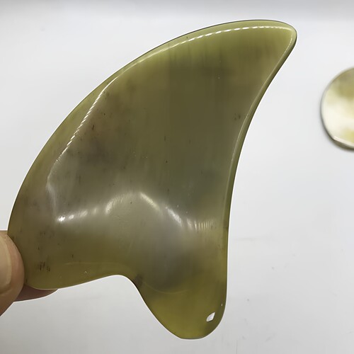 10X6厘米黄牛角桃心片刮痧板