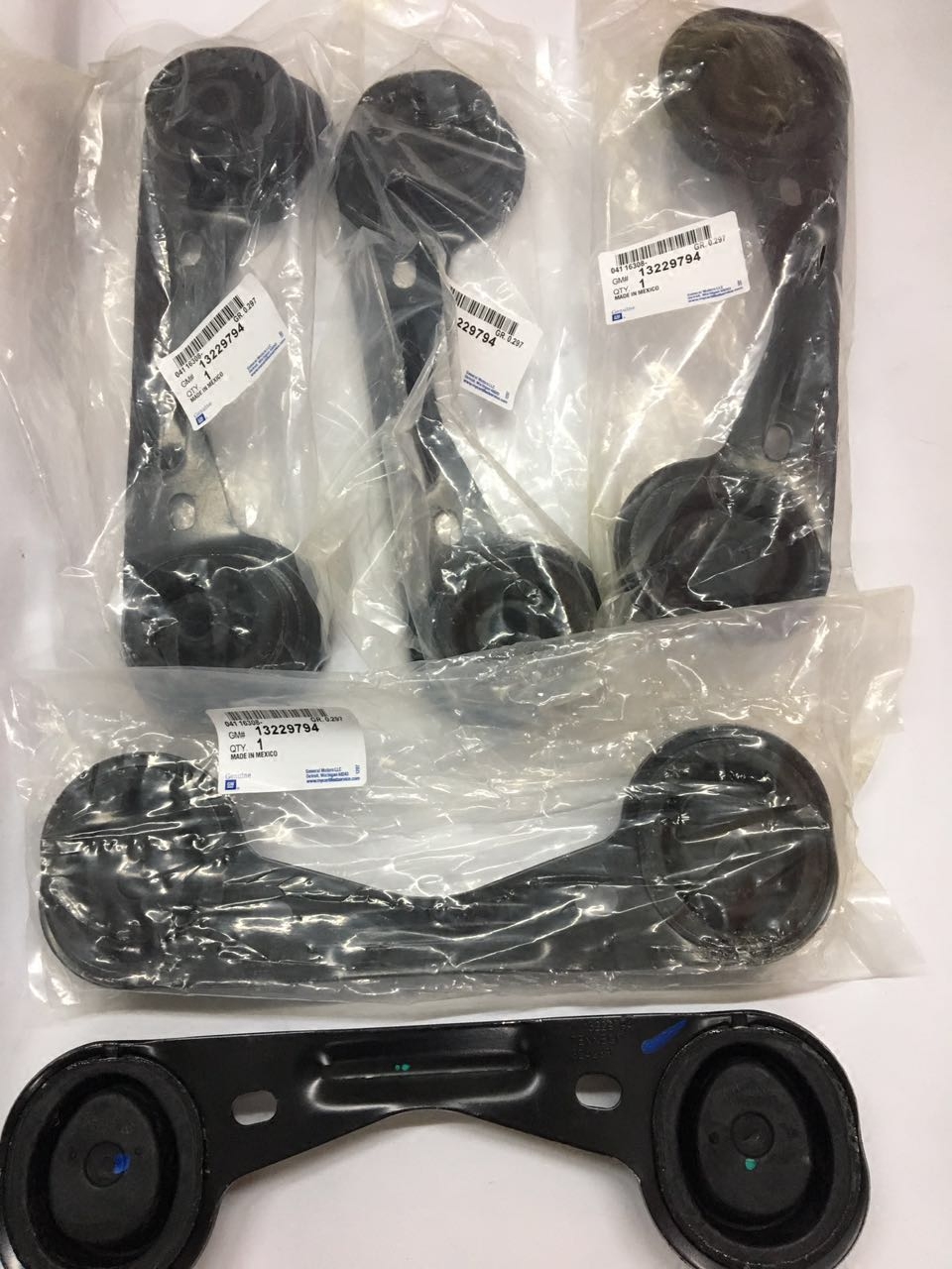 新君威新君越迈锐宝排气管吊胶 消声器吊耳 排气管吊杆 正厂配件