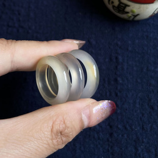 天然玛瑙玉髓戒指 男女情侣素圈高冰冰种玉石马料一口糖指环尾戒