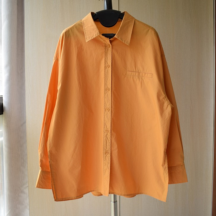 桔黄色下摆开叉中长纯棉长袖衬衫