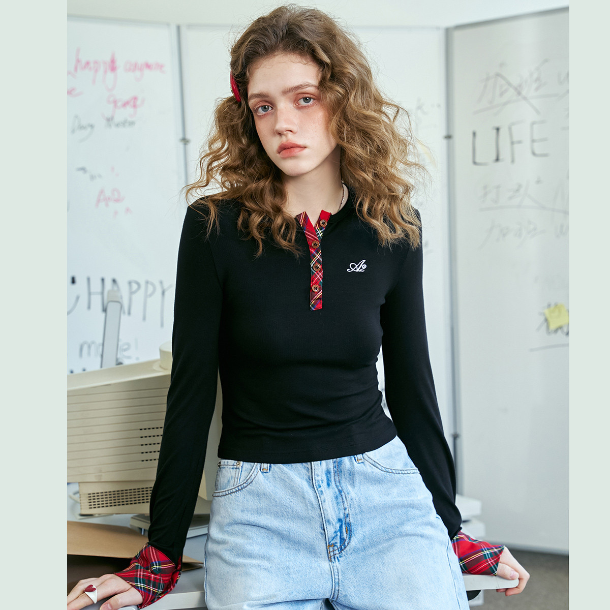 a02气质格纹拼接针织打底衫2025秋季休闲绣花长袖女式T恤