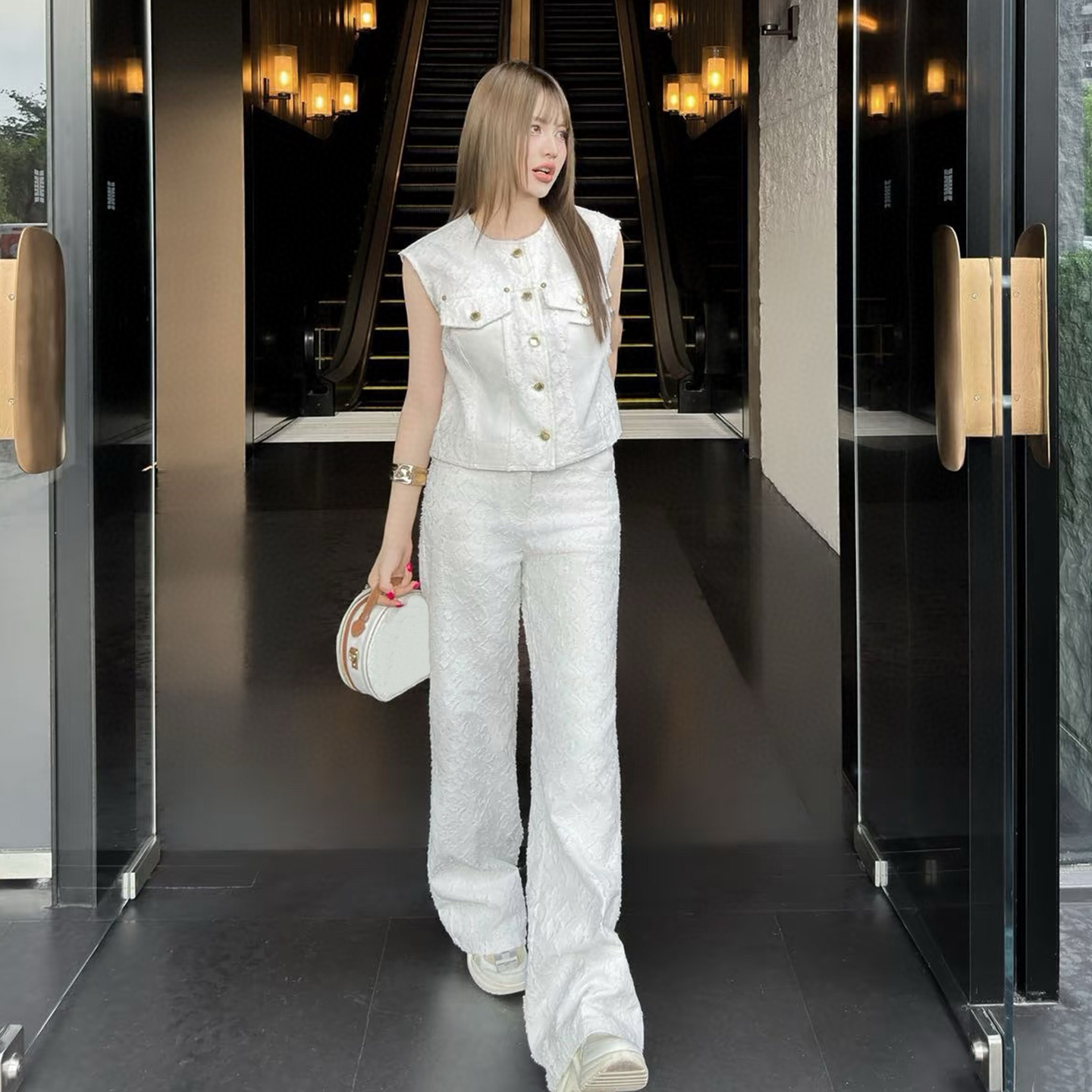 DPH NICE白色提花满印毛边牛仔裤女高腰显瘦高级感直筒长裤秋季