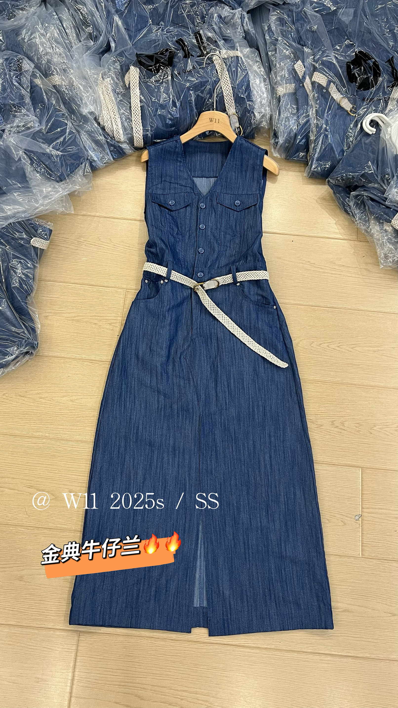 2025春夏欧洲站新款时尚V领半开扣无袖腰带A字摆牛仔中长款连衣裙