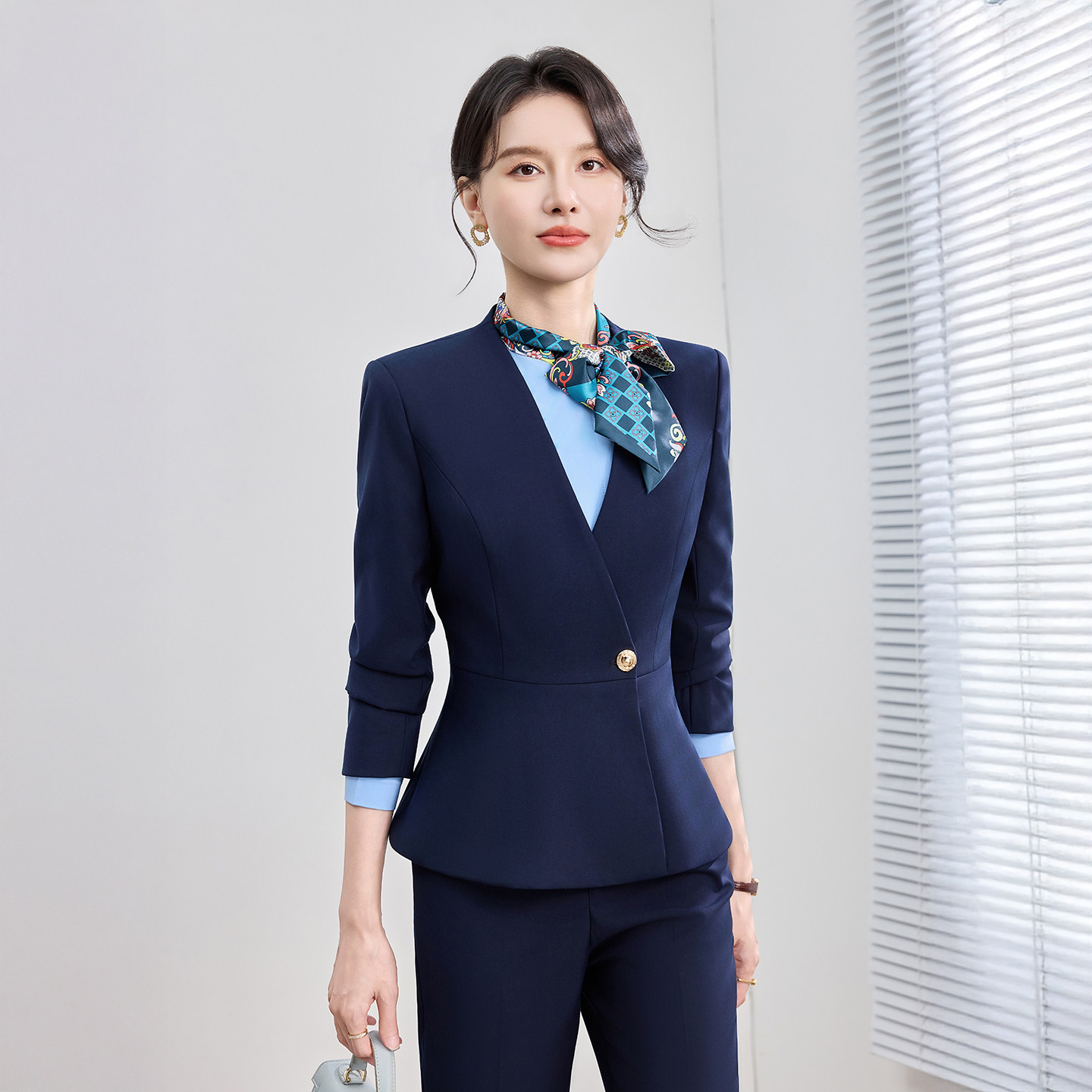 深蓝色高级感西装套装女秋V领