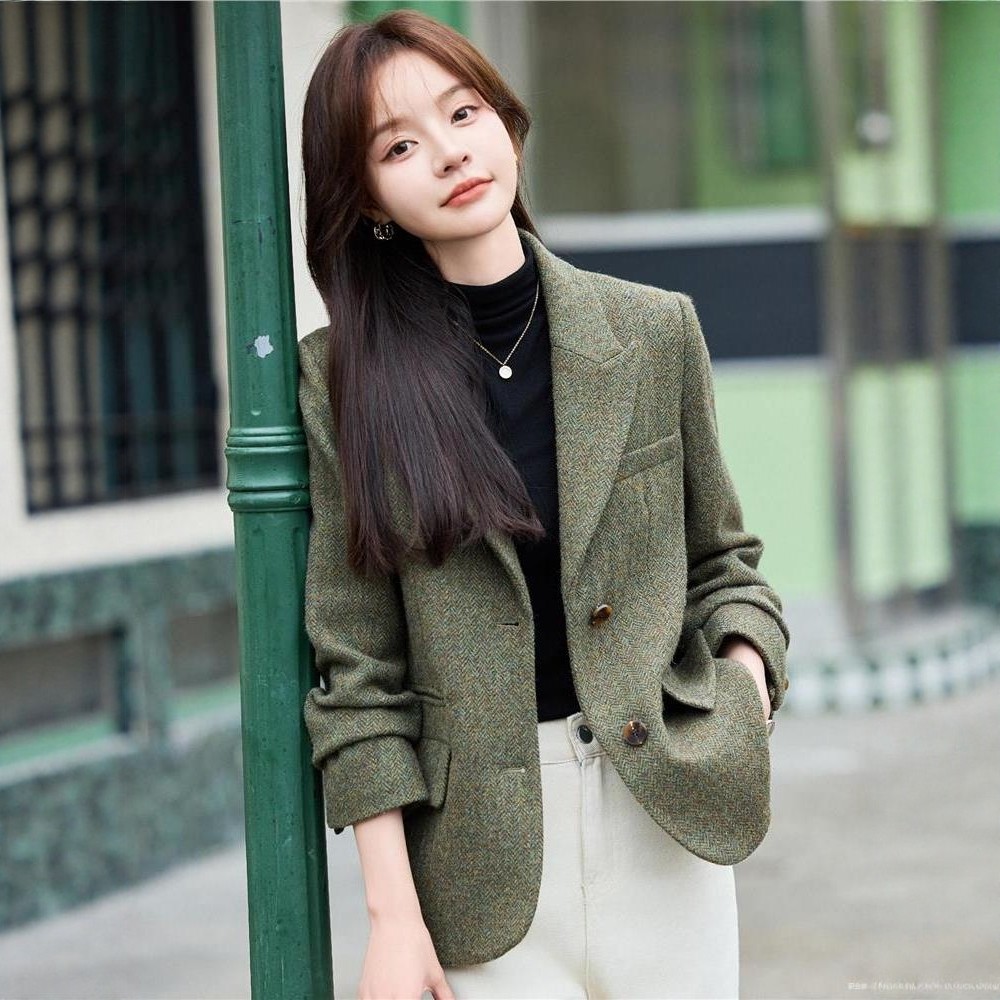 绿色羊毛西装外套女设计风廓型春秋小个子加厚收腰短款毛呢小西服