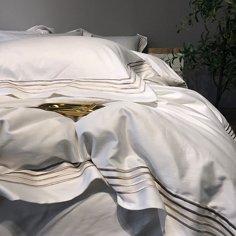 春の高級感のベッドの上で4つのセットの純綿の100の全綿の高級な現代の軽贅沢な大気のハイエンドの白色