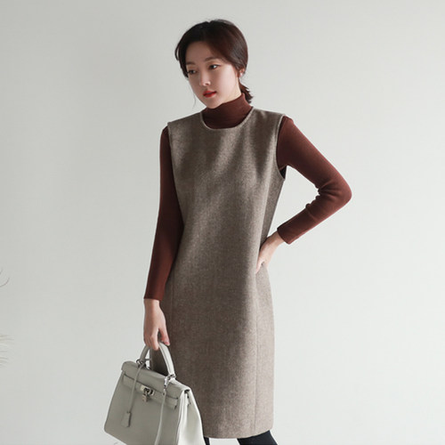 H型毛呢条纹圆领马甲裙连衣裙