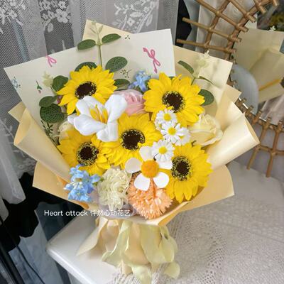 永生花蝴蝶结向日葵花束送闺蜜毕业季仿真香皂花小众高级感生日礼