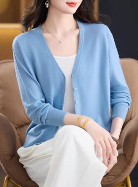 澳洲精纺纯羊毛开衫女简约通勤V领长袖针织外搭薄款毛衣外套