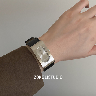 纵里 复古简约真皮手表女长方形钢壳气质ins风精致高级石英表防水