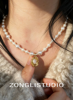 纵里轻奢珍珠金属吊坠锁骨链