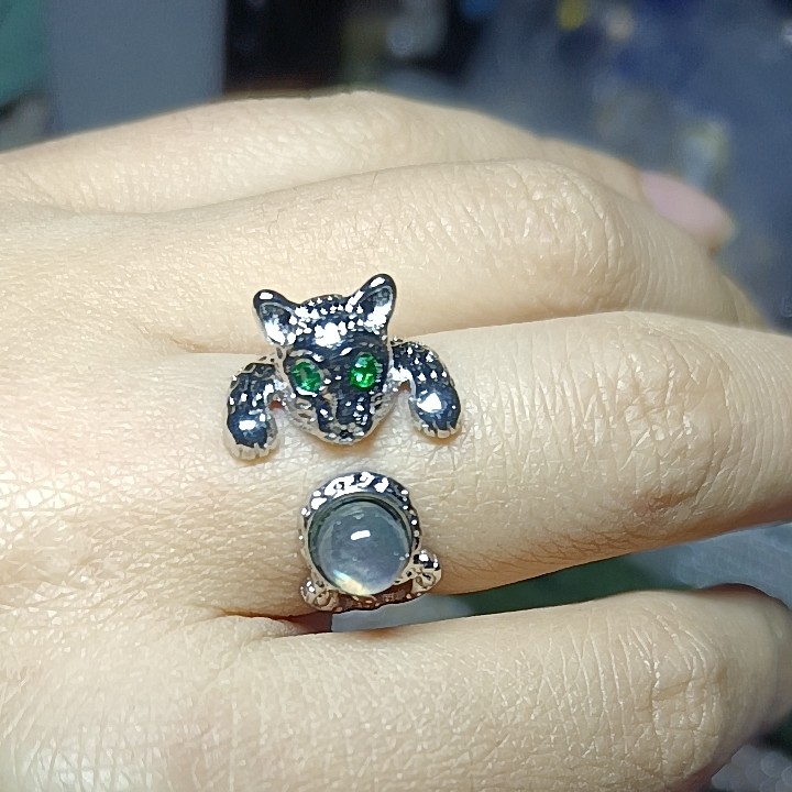主图款  灰月光银小猫戒指
