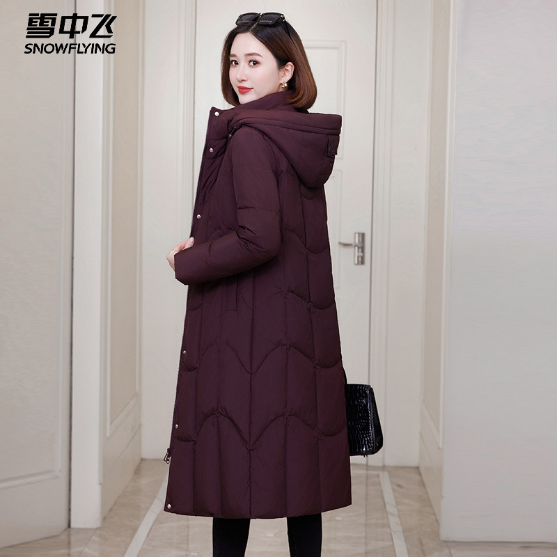雪中飞时尚2025新款羽绒服女过膝修身中年妈妈防寒白鸭绒保暖外套