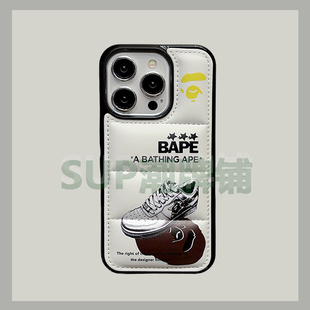潮牌bape羽绒服适用苹果14手机壳iPhone13防摔15Pro max情侣XR个性欧美Xs秋冬12气垫抗震11por新品男女保护套