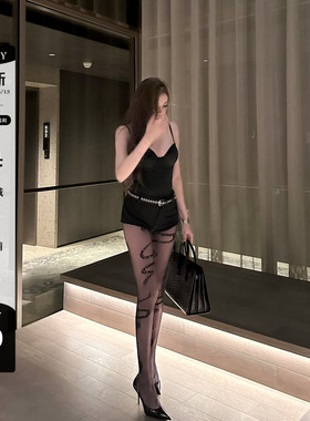 LUV2SHY 野辣吸睛 带腰带前短后长紧身欧美酷辣包臀短裤女秋冬款