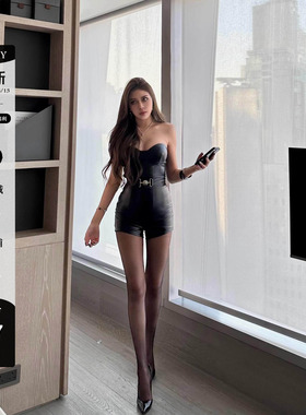 LUV2SHY 现货 巨显身材 pu皮胸垫抹胸金属腰带修身连体衣短裤性感