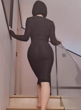 夜色行露出弯腰即透裙连衣裙女夜店辣妹风紧身黑色亮丝心机包臀裙