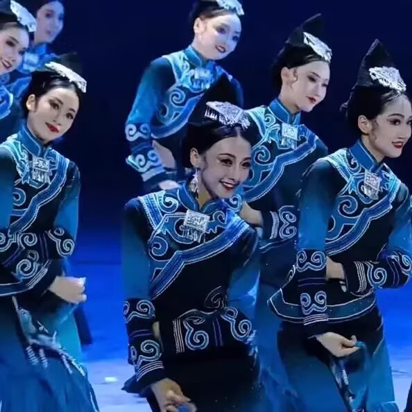 月光洒在我脸上舞蹈服装女彝族舞蹈服演出服少数民族彝族服装女