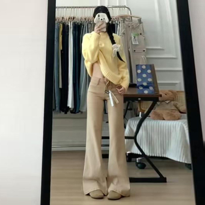 加绒卡其色低腰修身微喇牛仔裤女