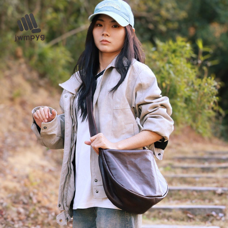 J6真皮女包头层植鞣牛皮月亮包饺