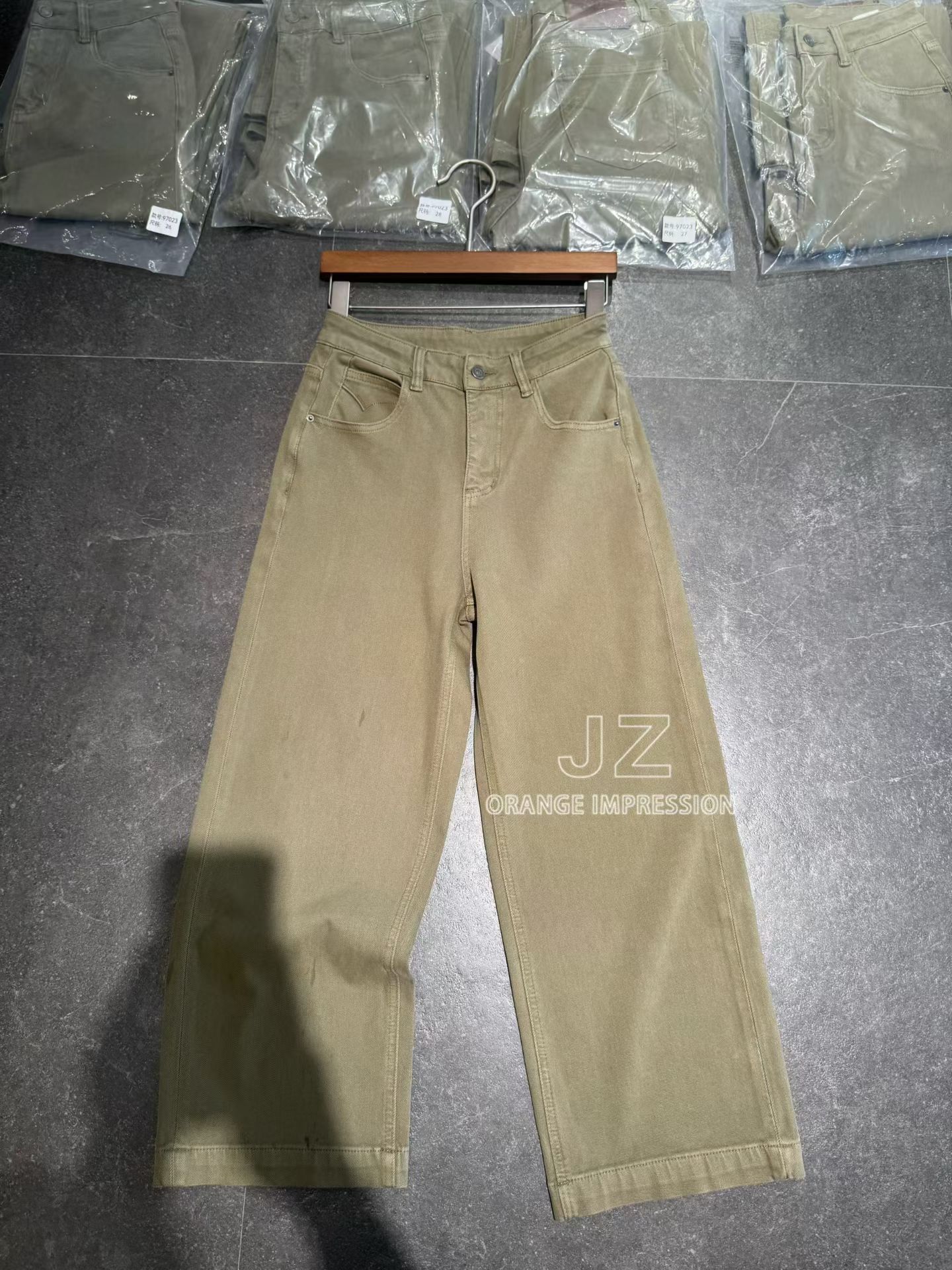 JZ橘子印象欧货2026年早秋新款百搭高腰显瘦直筒卡其色阔腿牛仔裤