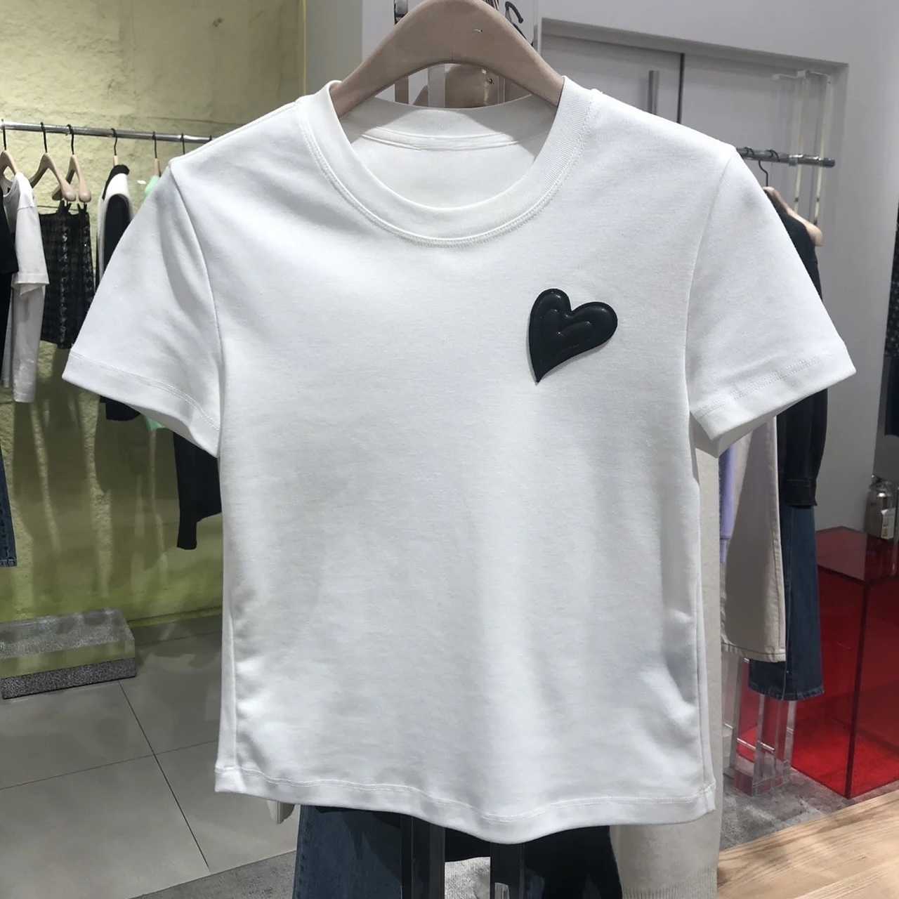 爱心短袖棉质t恤女圆领简约