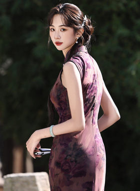 新款新中式无袖改良旗袍女紫色碎花复古民国大小姐年轻款洋装长版