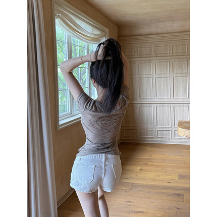 麻头MATOU美式辣妹涂鸦线条修身短袖T恤女设计感V领掐腰显瘦上衣