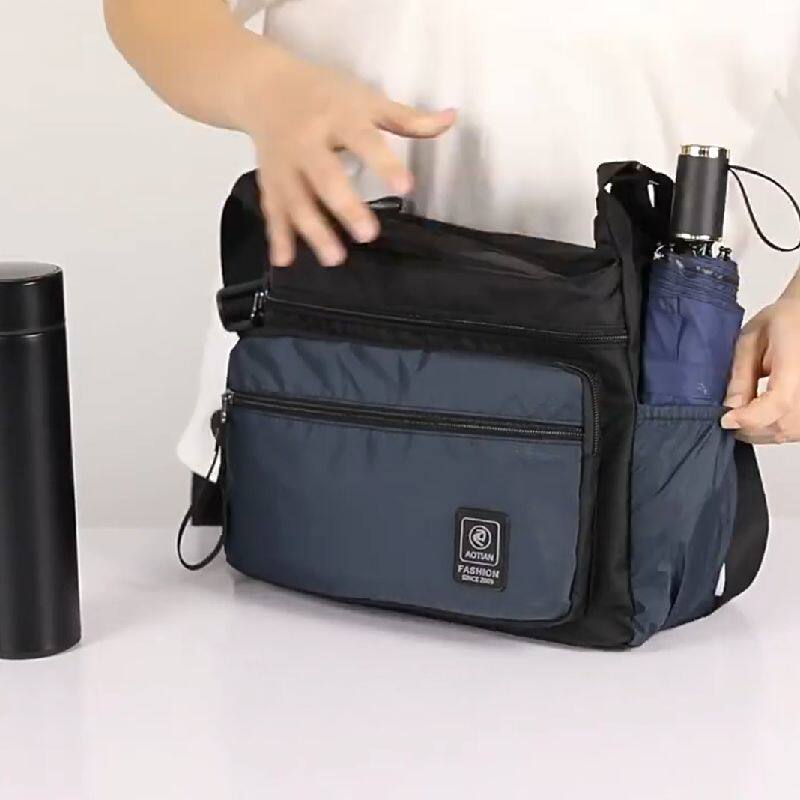 2026外出双两侧可插水杯和雨伞的男式单肩斜挎杂志平板伞旅游背包