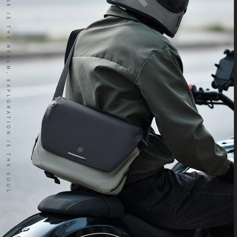 2026翻盖防泼水磁扣干湿分离水杯雨伞仓男骑行单肩斜挎11寸平板包