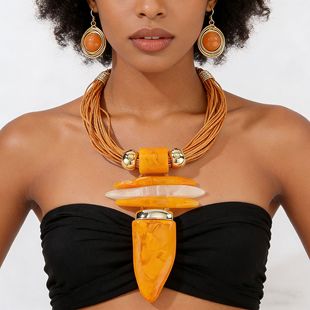 新款 夸张欧美饰品necklaces 女欧美树脂牛角吊坠项链耳环套装