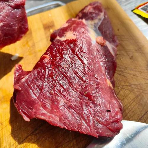 云南新鲜高山百青草农家小黄牛