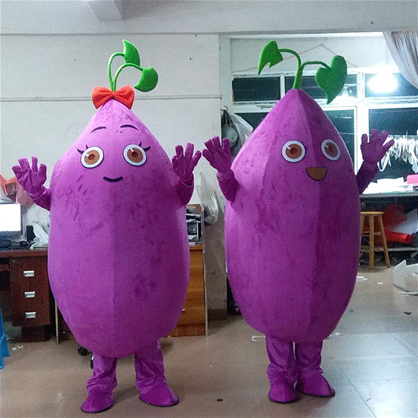 宣传表演吸引人气发传单活泼可爱