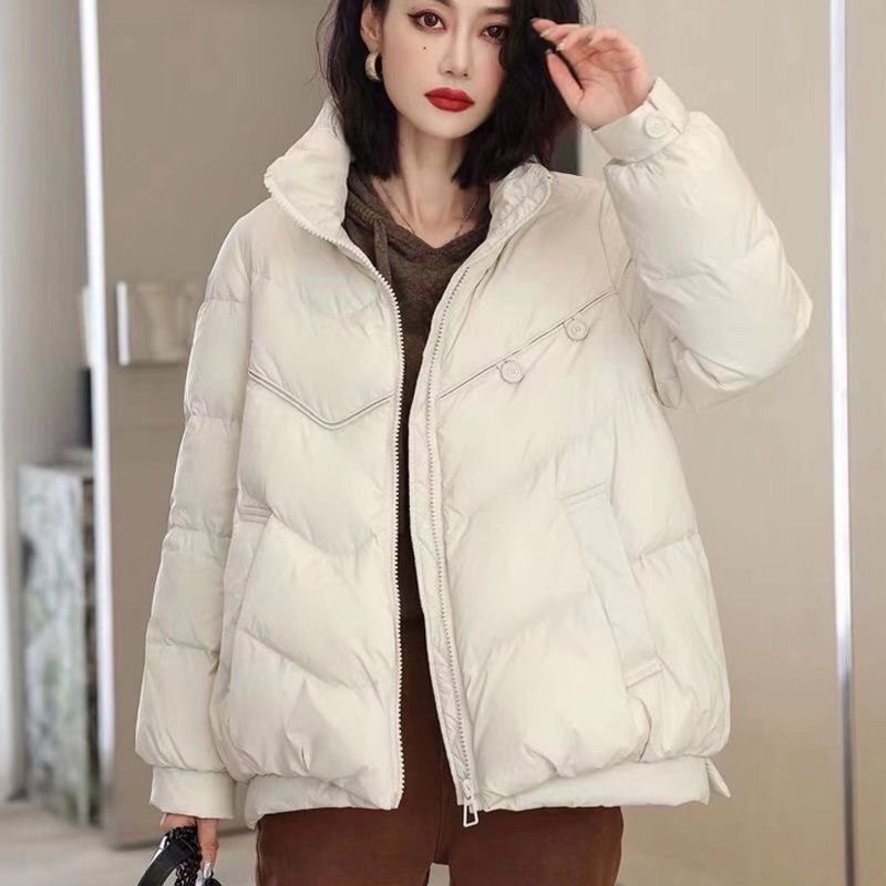 反季节两粒扣韩版宽松休闲羽绒服女短款时尚女士立领羽绒保暖外套