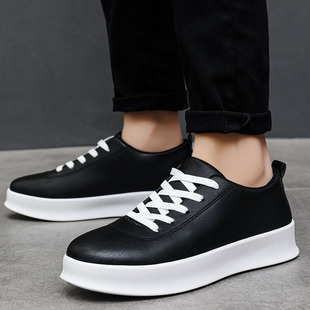 白底黑面男鞋全黑色休闲皮鞋厚底增高纯白色板鞋搭配小西装牛仔裤