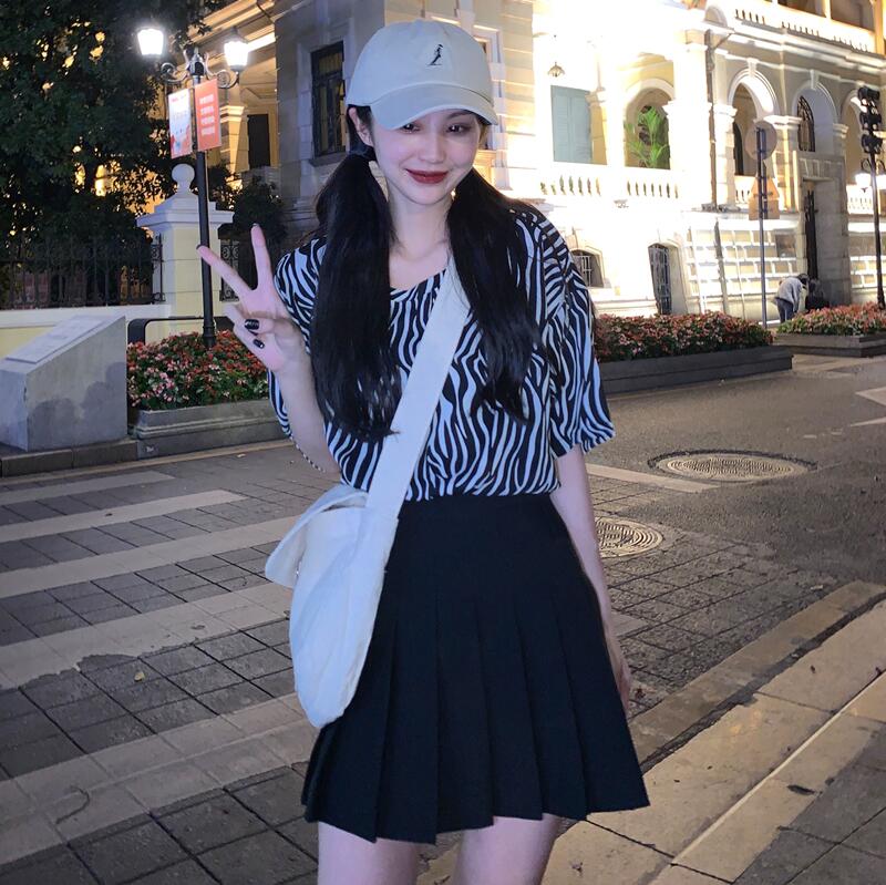 Real price Korean loose zebra Short Sleeve T + high waist A-line pleated skirt