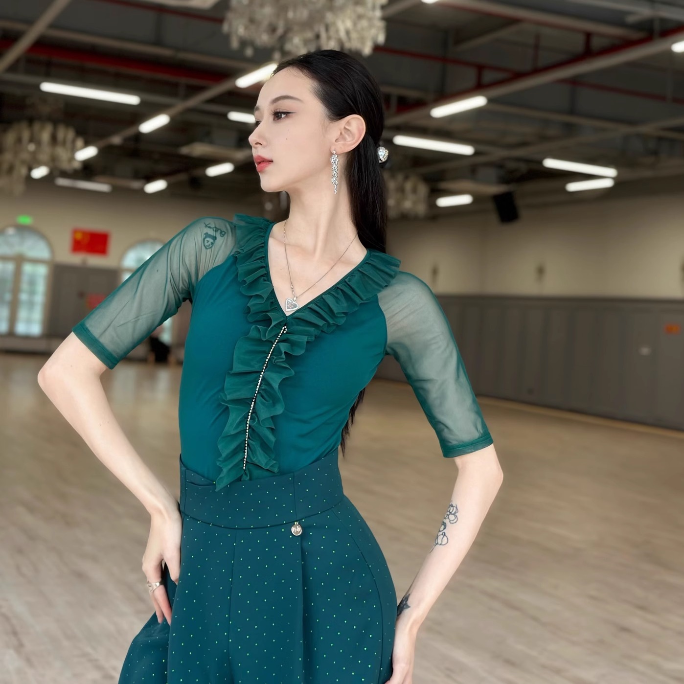 丹珍国标舞上衣新款女交谊舞摩登表演装跳舞性感舞衣吉特巴M02