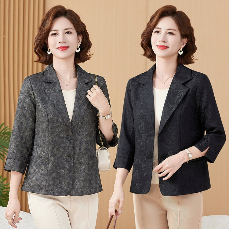 2025新款50岁60岁中老年妇女西装薄款上衣小个子妈妈秋装外套短款