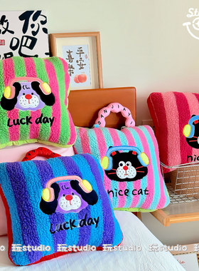 多巴胺猫咪抱枕被子二合一办公室空调毯子两用靠枕车载午睡靠背垫