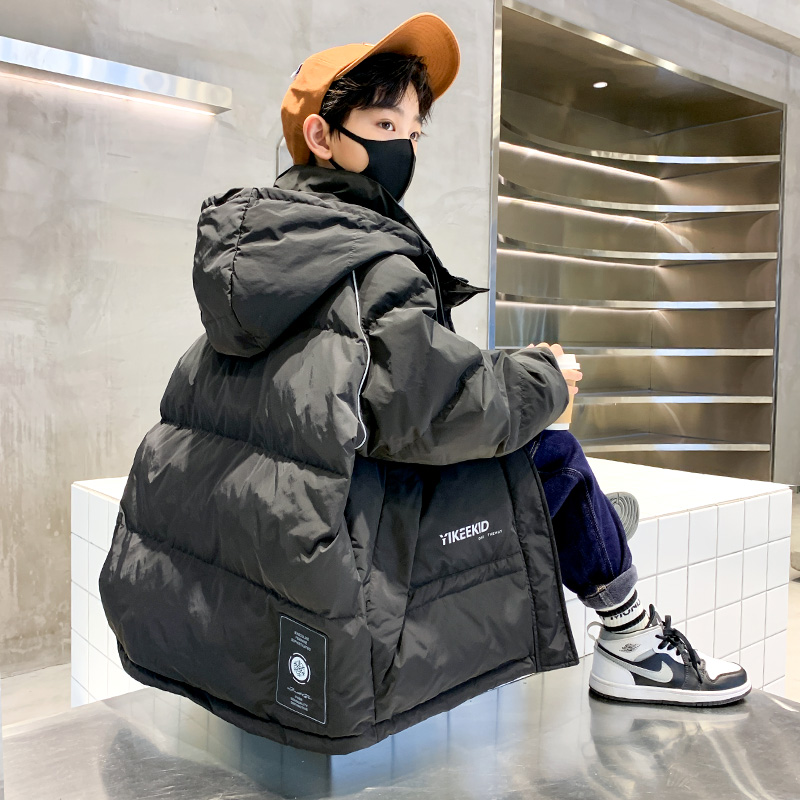 高端羽绒服中大男童炸街新款
