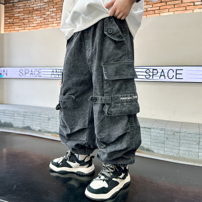 灰色口袋扣带工装裤男童春秋冬款