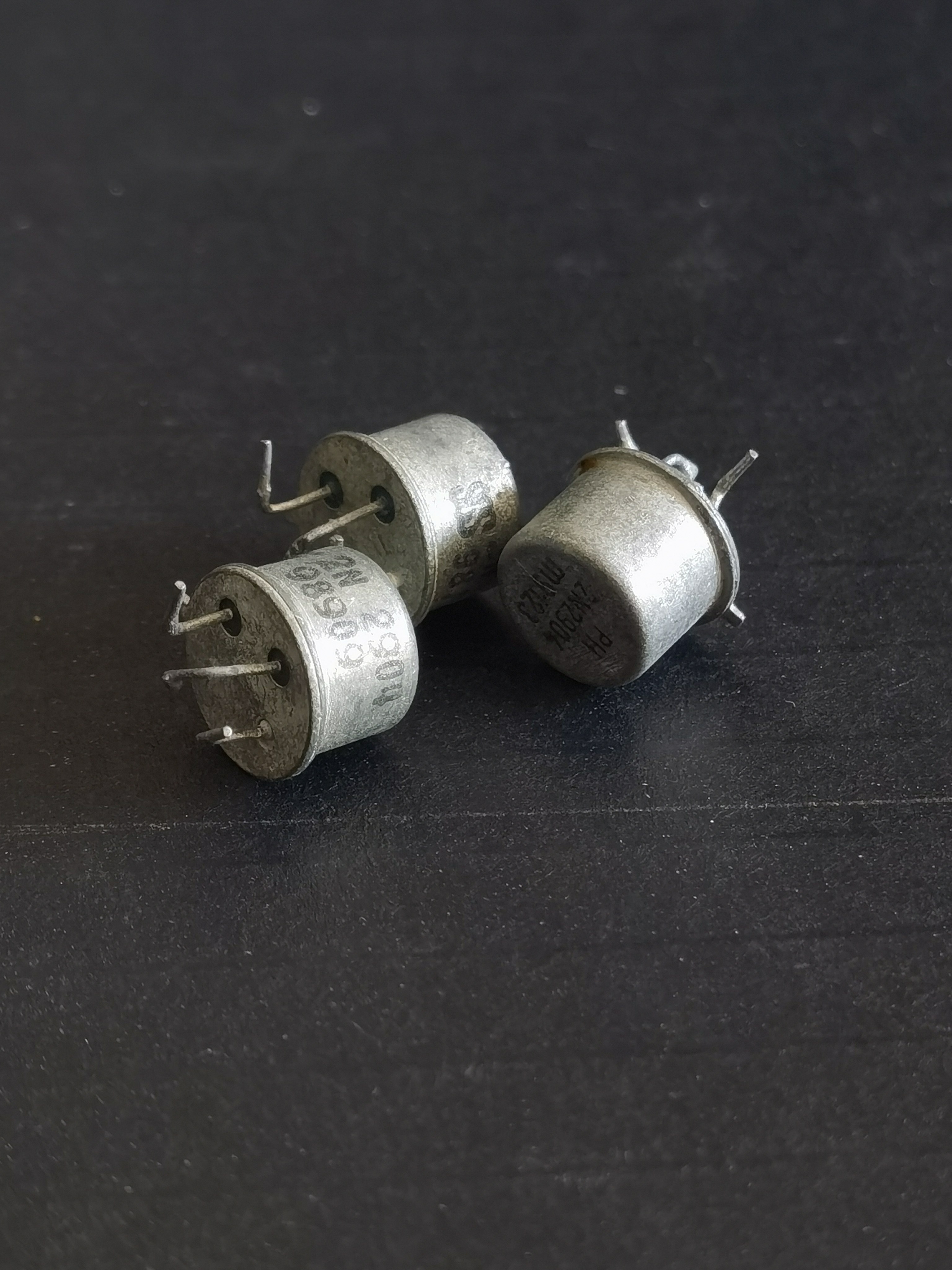 2N2904 分立半导体晶体管 TO-39 三极管金封多品牌 随机发货 拆机