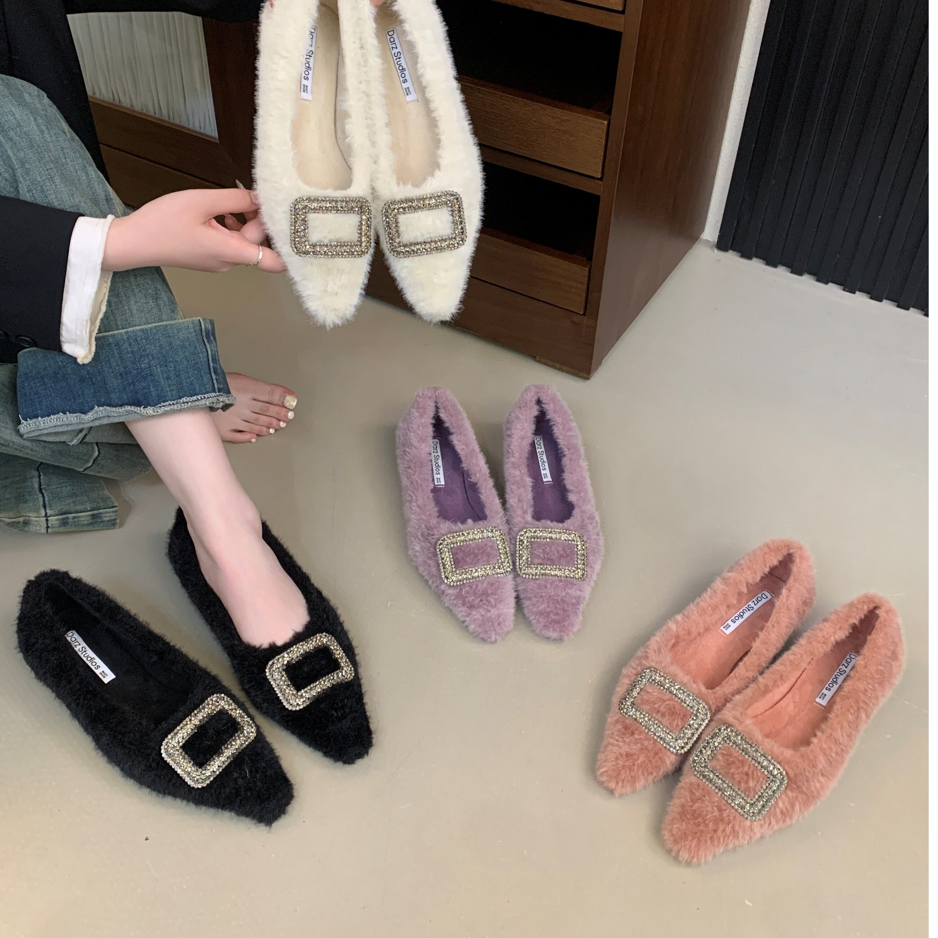 水钻洋气尖头小坡跟浅口毛毛女鞋软底舒适时尚优雅糖果色温柔轻奢