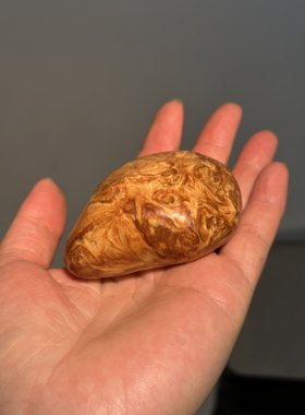 花果奶香浓郁 爆油沉水玉化 变异瘤坨坨把件龙胆闪电纹太行柏把件
